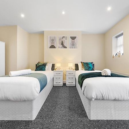 Elegant & Spacious 2Br London Hideaway- King Bed, Sleeps 6 - Parking- Instant Book- 20 Percent Off Limited Time! بارنيت المظهر الخارجي الصورة
