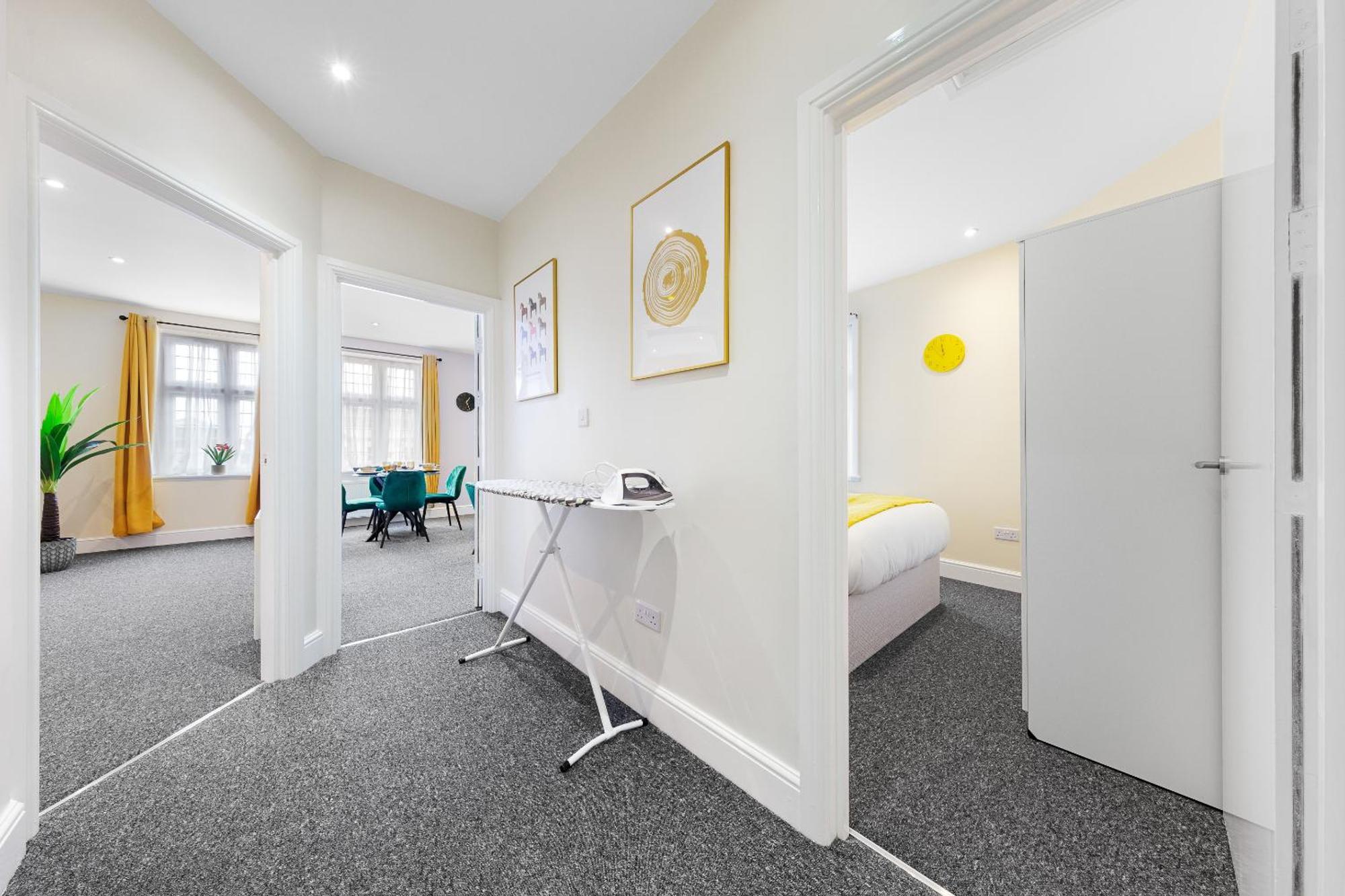 Elegant & Spacious 2Br London Hideaway- King Bed, Sleeps 6 - Parking- Instant Book- 20 Percent Off Limited Time! بارنيت المظهر الخارجي الصورة