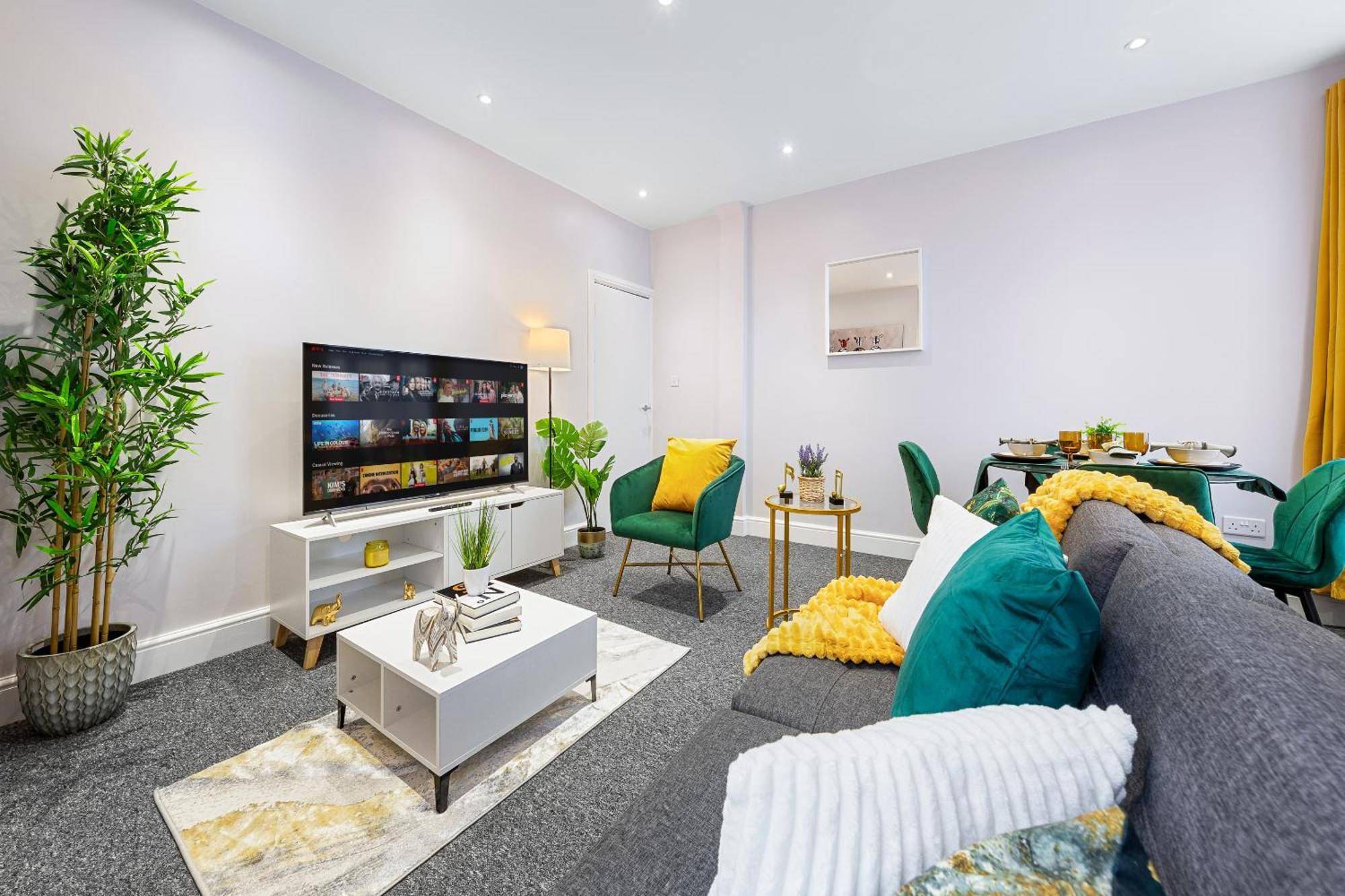 Elegant & Spacious 2Br London Hideaway- King Bed, Sleeps 6 - Parking- Instant Book- 20 Percent Off Limited Time! بارنيت المظهر الخارجي الصورة